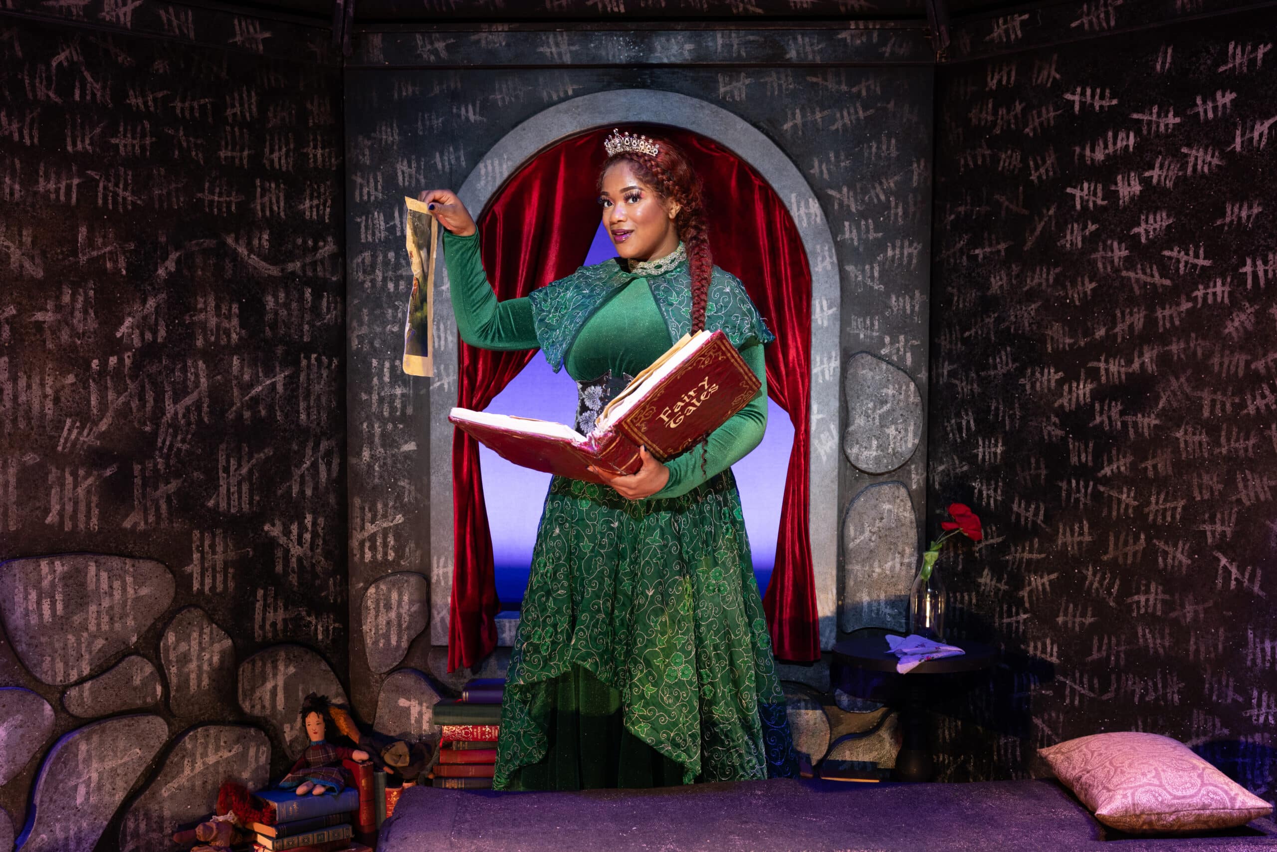 Cecily Dionne Davis as Fiona in Shrek The Musical (Credit cyorkphoto)