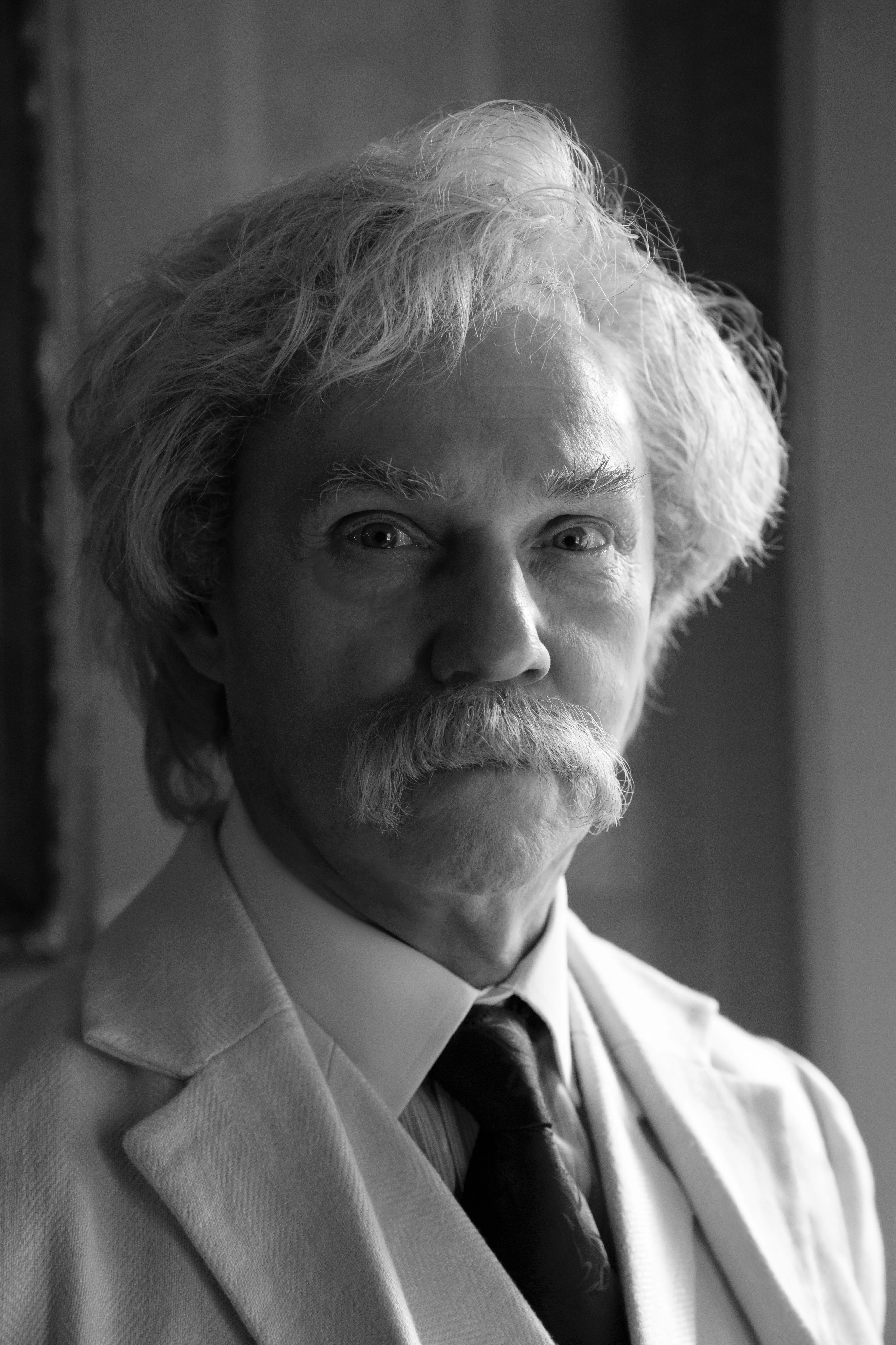Photo of Richard Thomas as Mark Twain.