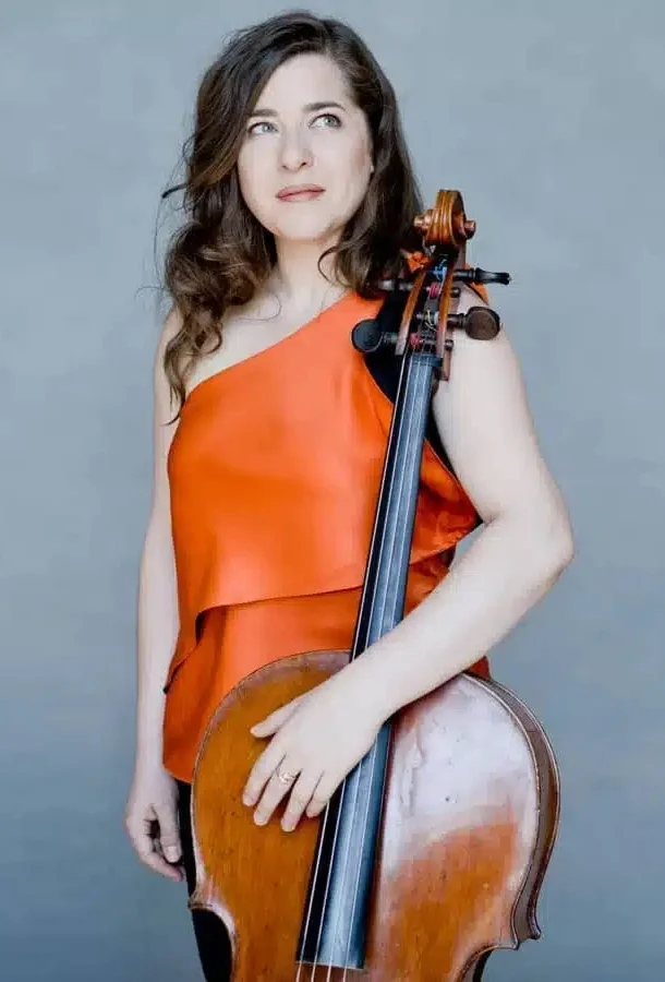 Alisa Weilerstein headshot holding violin.