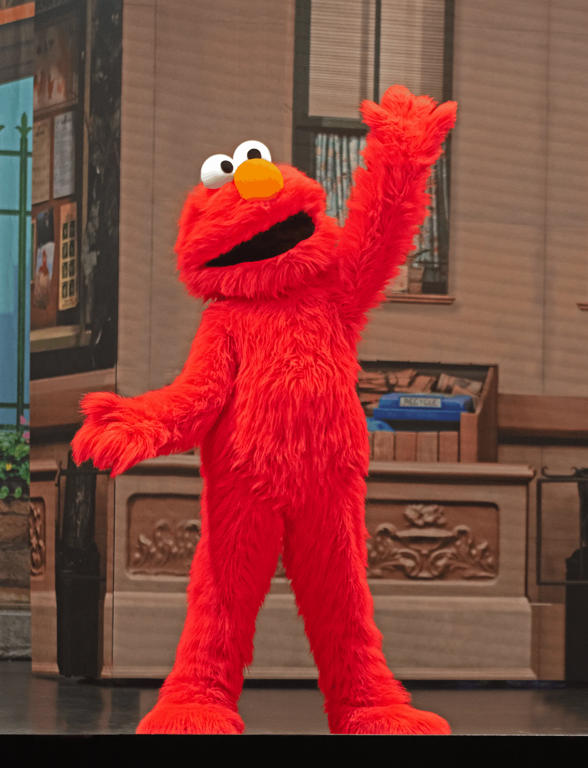 Elmo waves to the crowd.