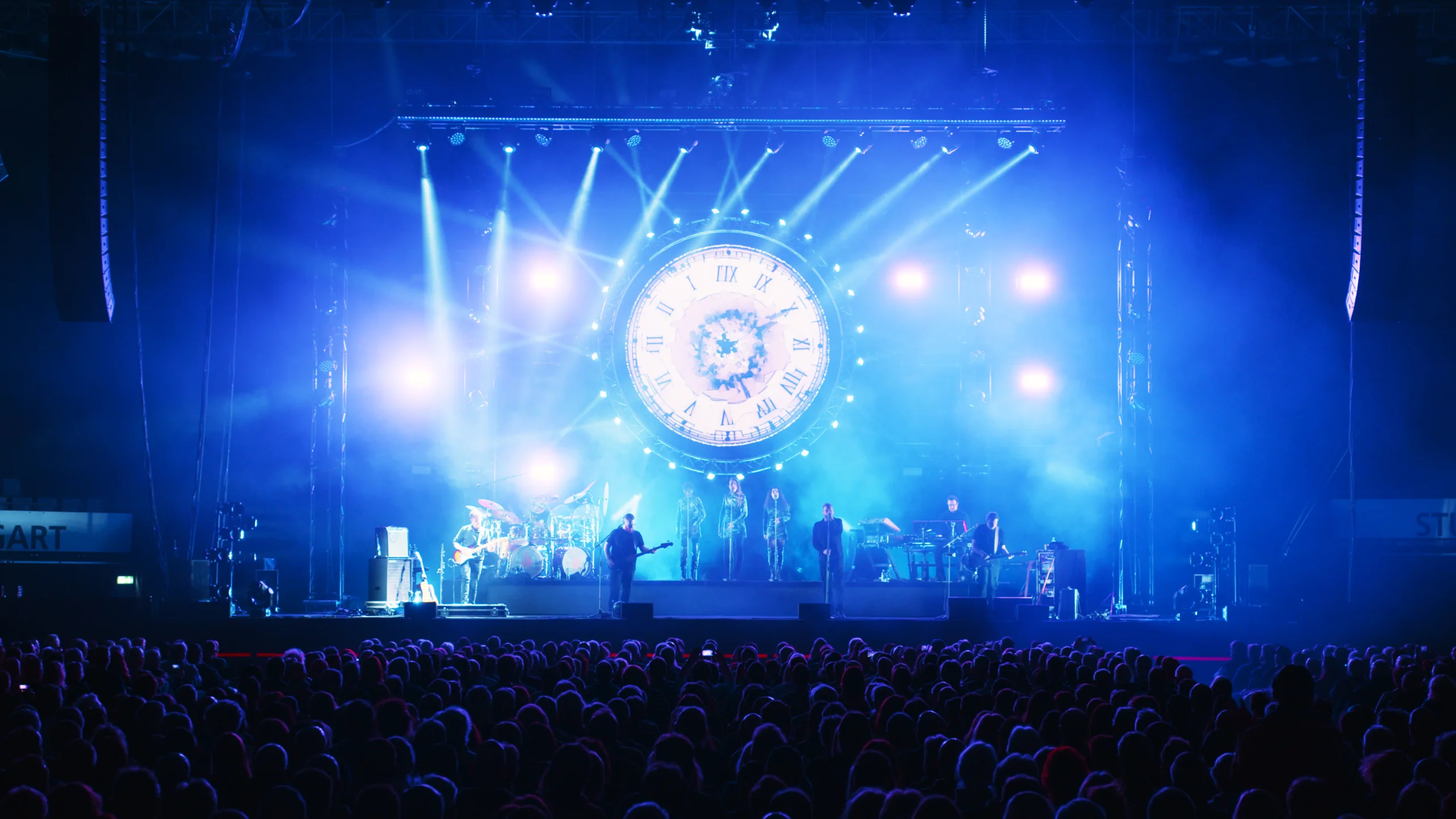 THE AUSTRALIAN PINK FLOYD SHOW band on stage light show