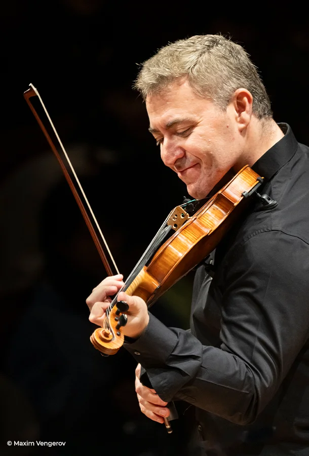 Maxim Vengerov playing violin.