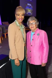 Ava Parker, Susan Stautberg
