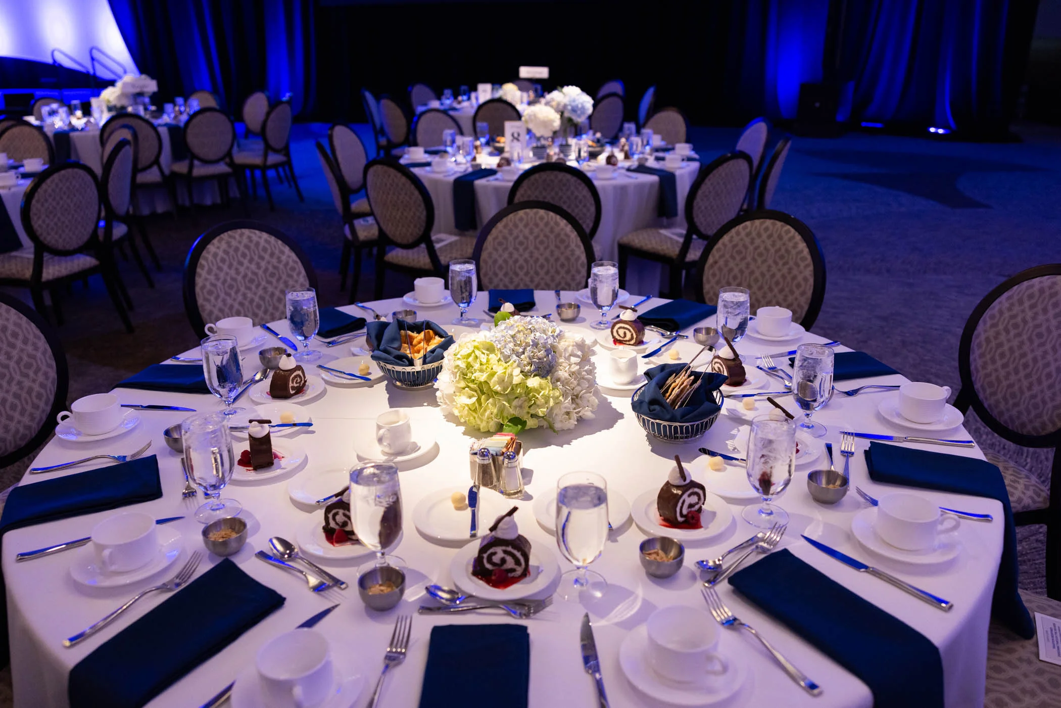 Décor Table Settings