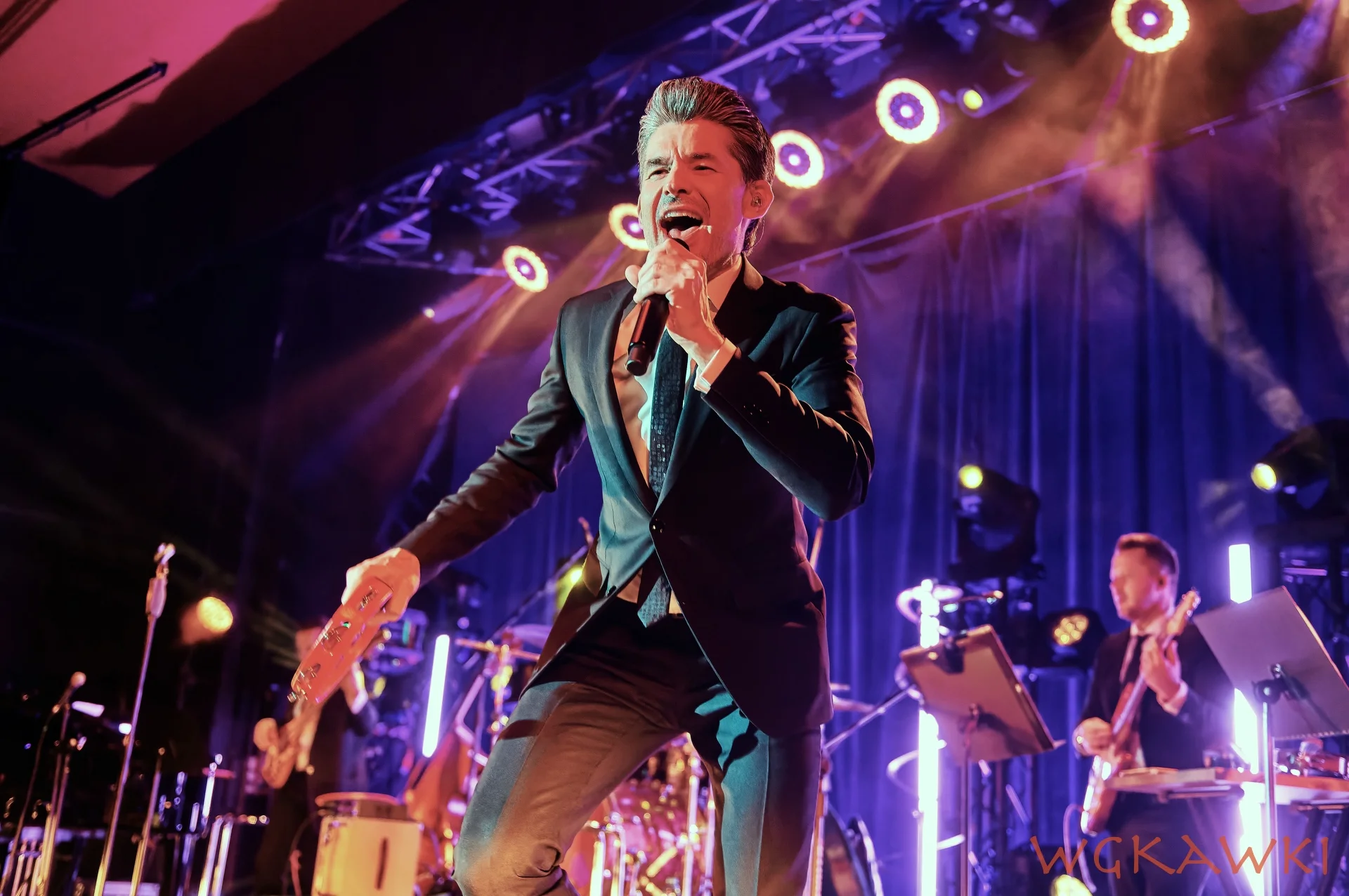 Close-up of Matt Dusk singing with band and wireless microphone.